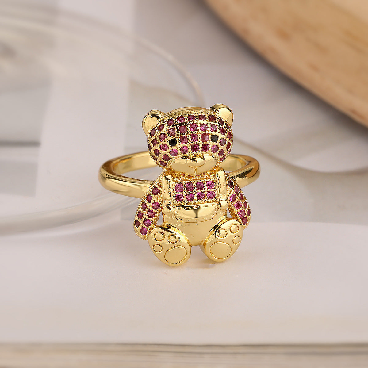 Anillo abierto minimalista en forma de oso para mujer, hecho de cobre con chapado en oro de 18 quilates e incrustaciones de circonita