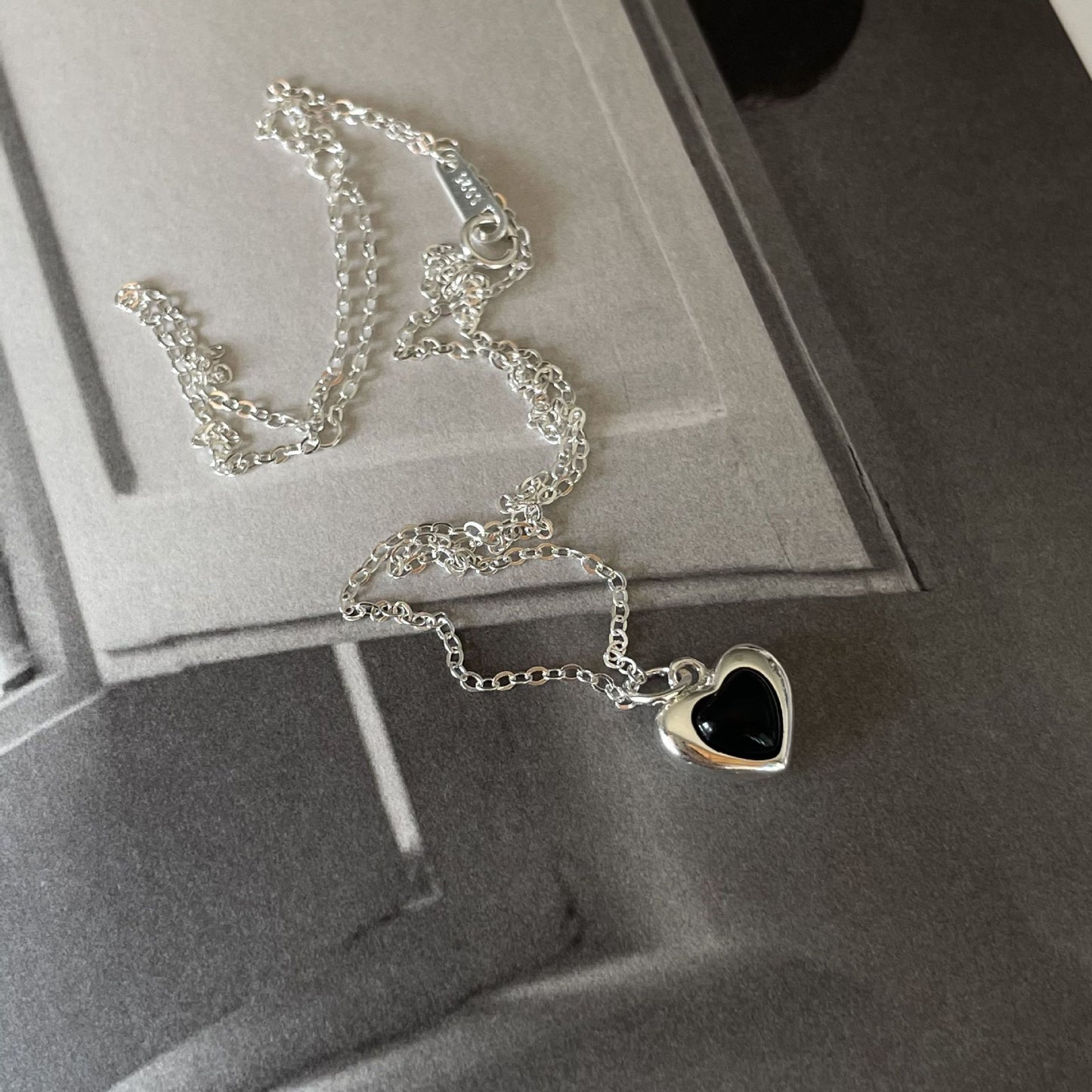Collar minimalista de ágata negra con baño de oro, plata de ley 925, con forma de corazón, en cadena de serpiente