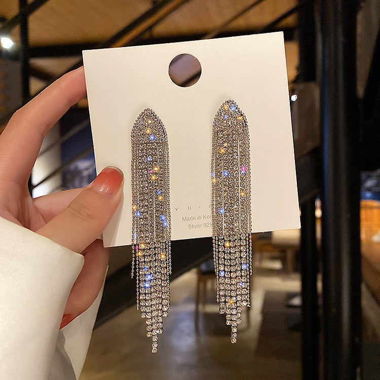 Orecchini pendenti con nappe geometriche minimaliste con intarsi di strass in rame placcato e perni in argento sterling 925 da donna