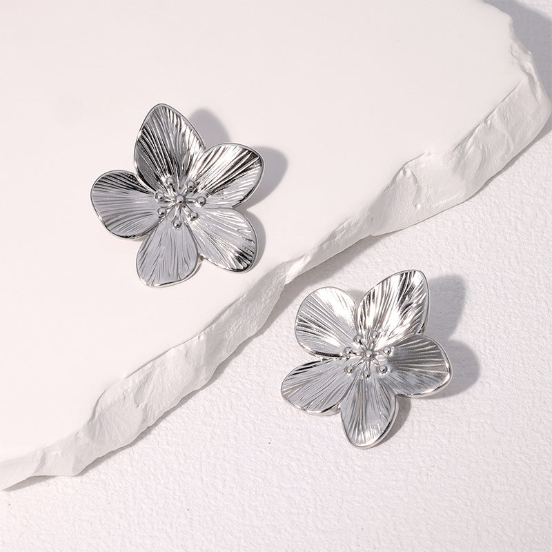 Orecchini a perno da donna in acciaio inossidabile con design floreale vintage, finitura placcata, ipoallergenici e resistenti allo sbiadimento