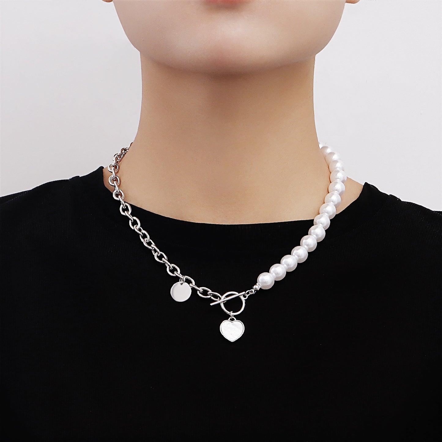 Minimalist Heart-Shaped Mother-of-Pearl Pendant Necklace for Women with Alloy Chain and Electroplated Finish