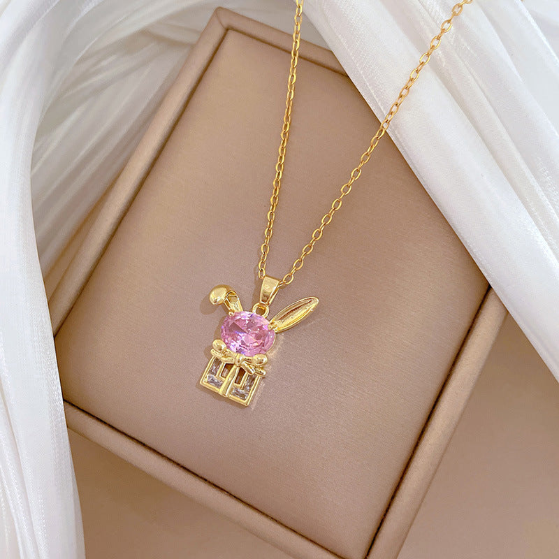 Collana con ciondolo coniglio a fiocco in stile cartone animato per donna con intarsio in strass su catena in acciaio al titanio
