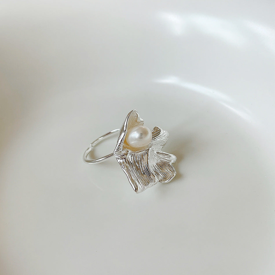 Anillo de Plata de Ley 925 Minimalista y Elegante con Perla Incrustada Irregular Floral para Mujer