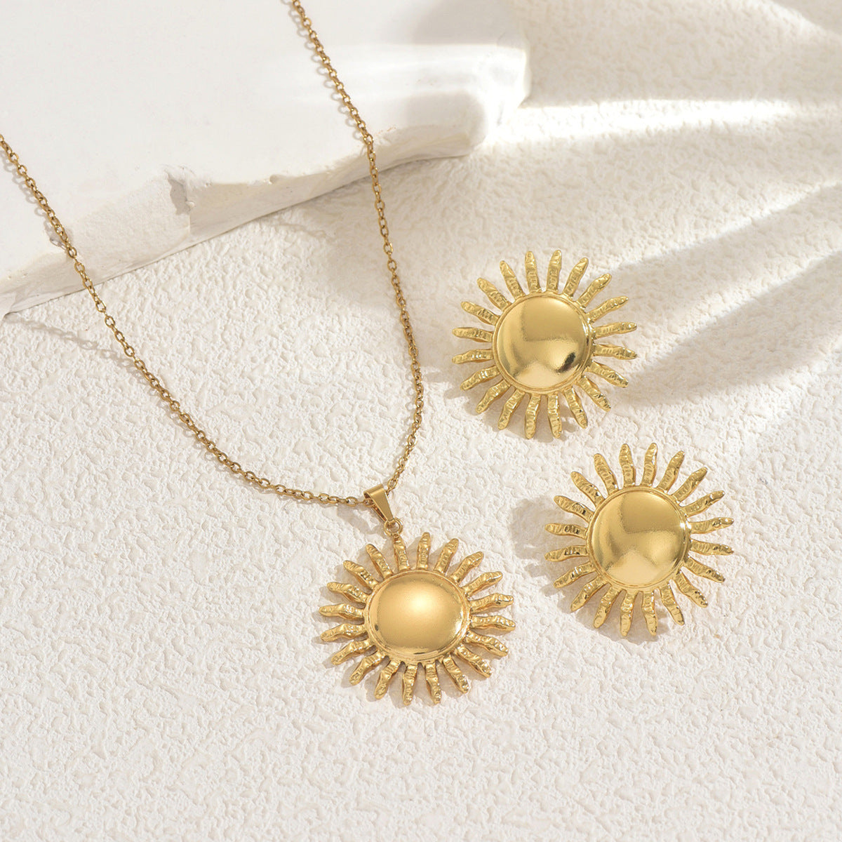 Conjunto de collar con colgante de girasol floral y pendientes para mujer, joyería de moda chapada en metal de aleación