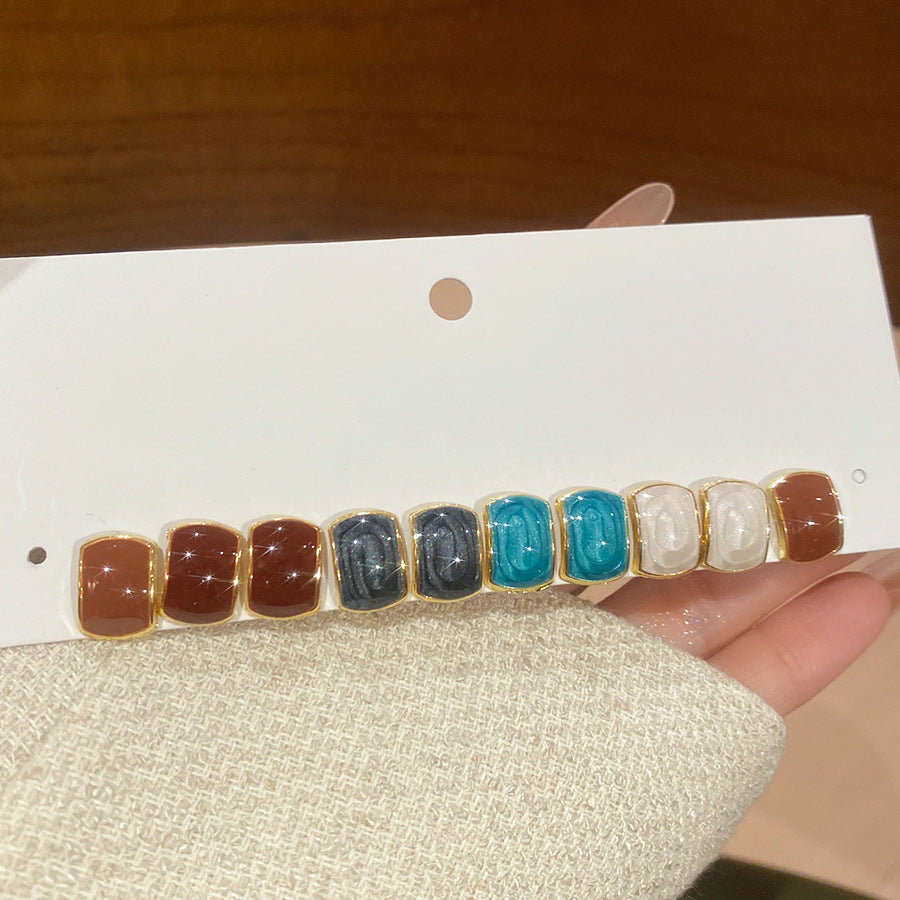 Aretes cuadrados minimalistas modernos de diseño geométrico para mujer con acabado esmaltado y base de aleación