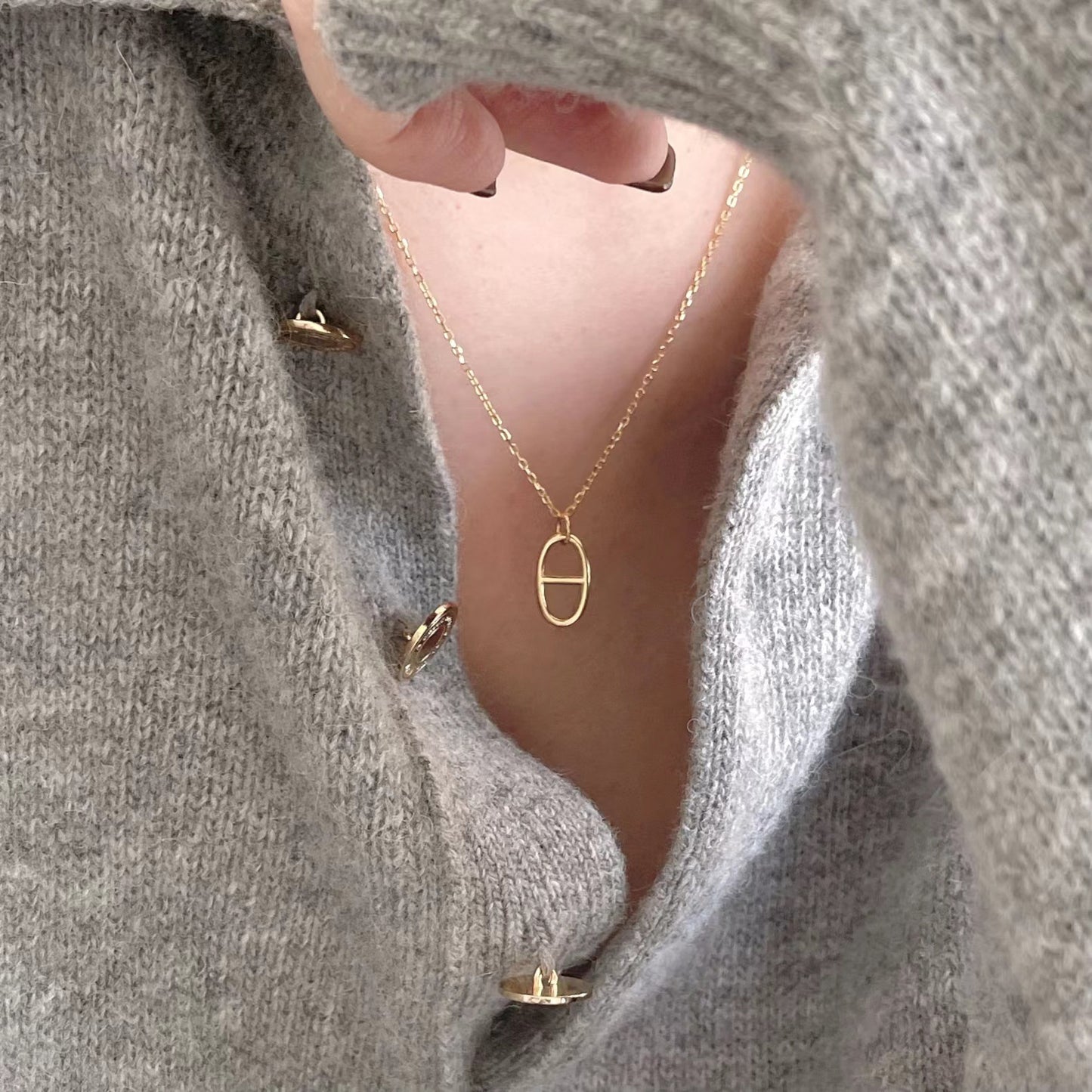 Collana con pendente a forma di muso di maiale geometrico in argento sterling 925 da donna