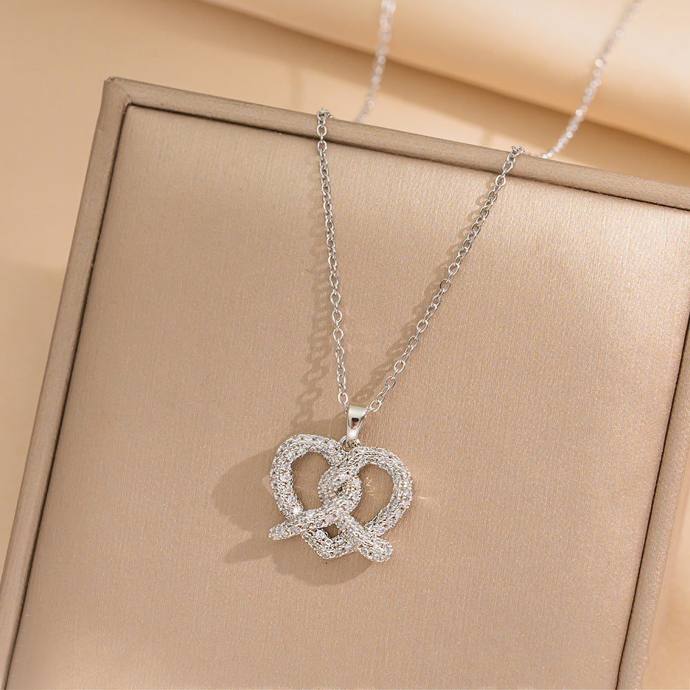 Minimalist Geometric Titanium Steel Necklace for Women with Gold Plating Locket Chain Fashion Accessory