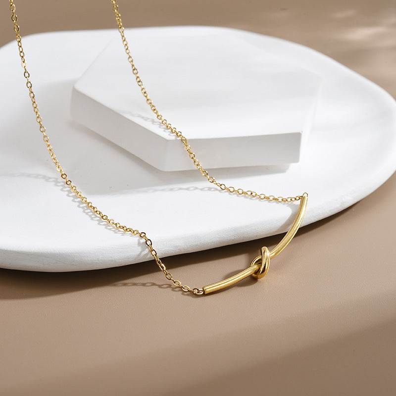 Collana Minimalista Geometrica Placcata in Acciaio Titanio con Ciondolo a Fiocco per Donna, Catena Regolabile