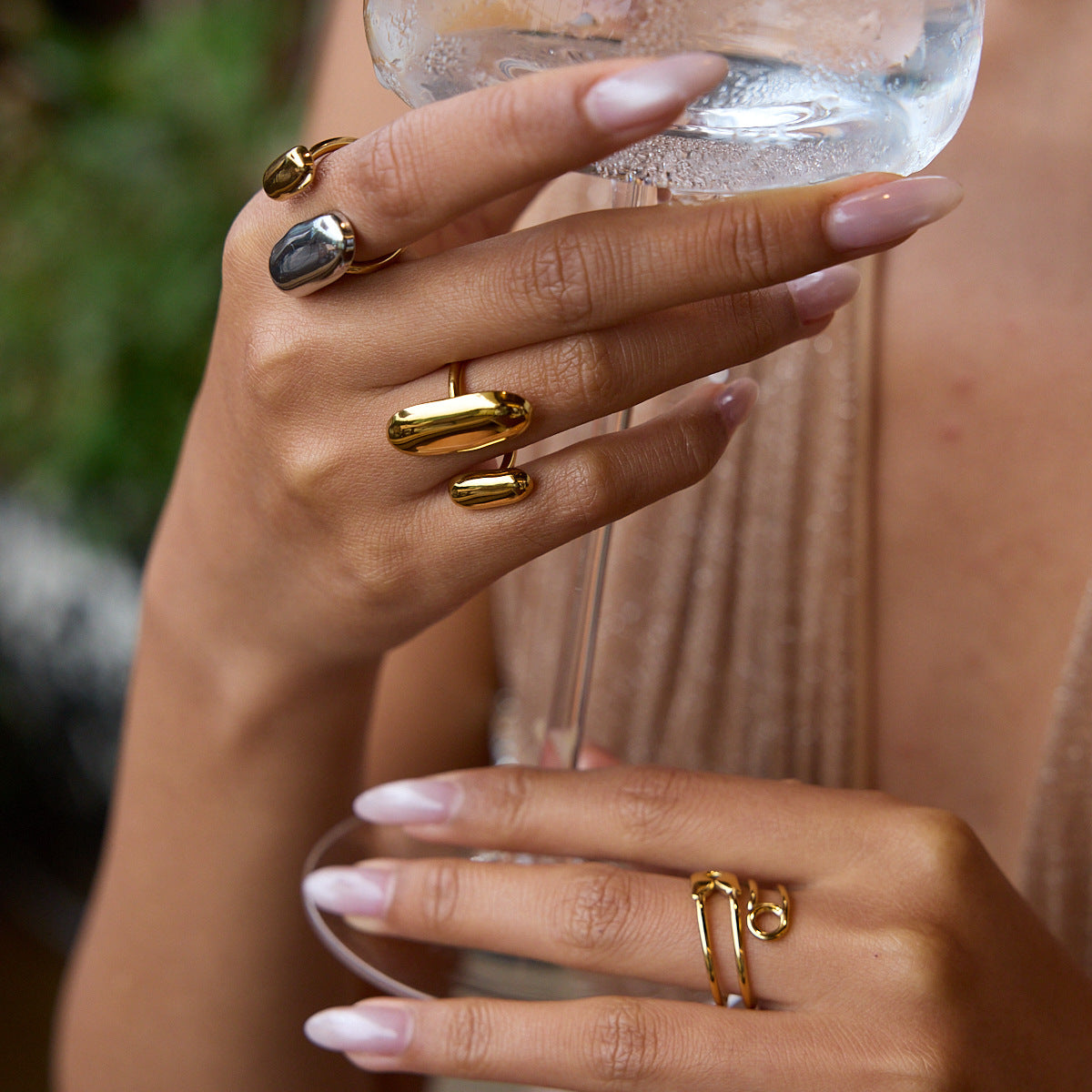 Anillo de acero inoxidable chapado ovalado geométrico elegante de lujo para mujer