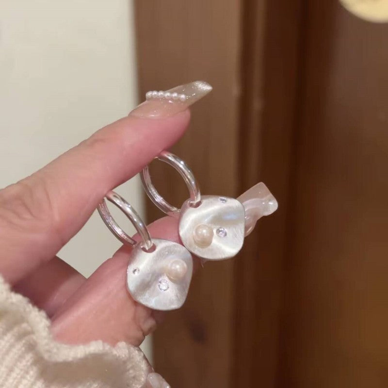Aretes Geométricos Minimalistas de Cobre con Acabado Chapado para Mujer Pendientes Modernos y Versátiles