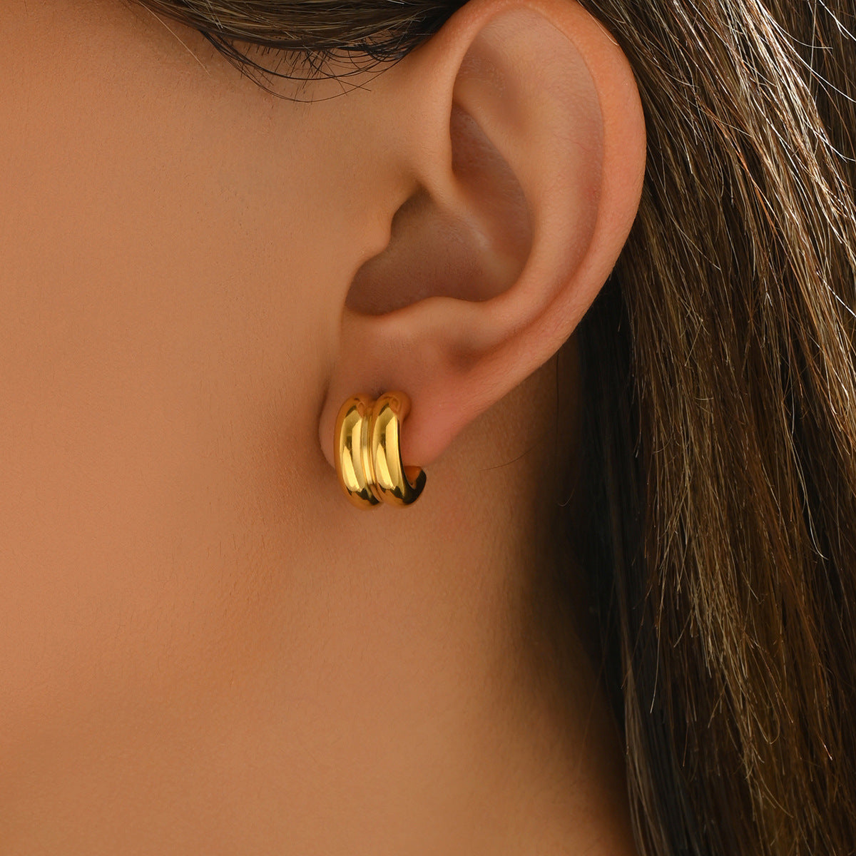 Pendientes de Tachuela Geométricos en Forma de C Minimalistas de Lujo para Mujer en Cobre Bañado con Acabado Pulido