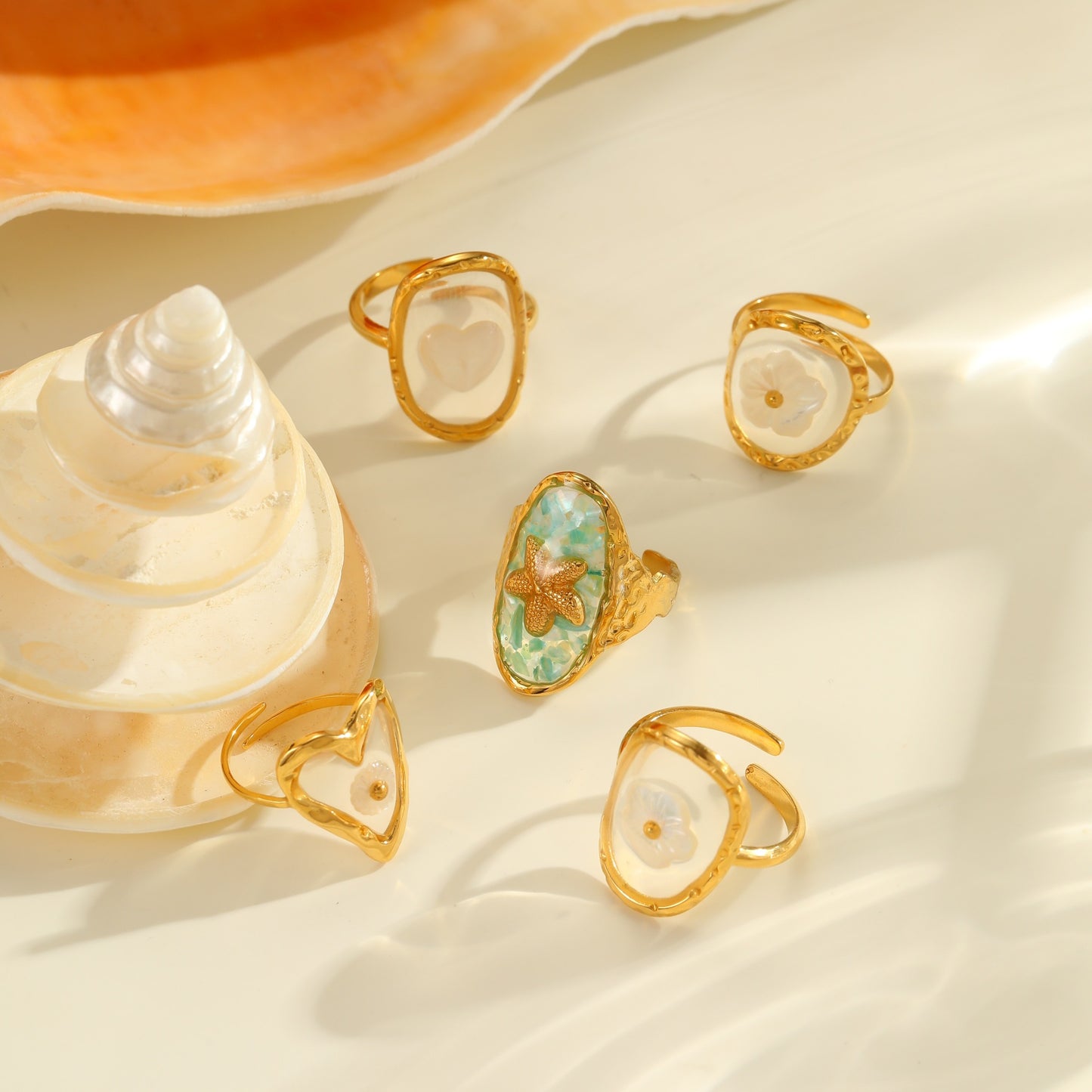 Anello da Donna Minimalista Geometrico in Acciaio Inossidabile con Madreperla e Stella Marina, Placcato Oro 18K