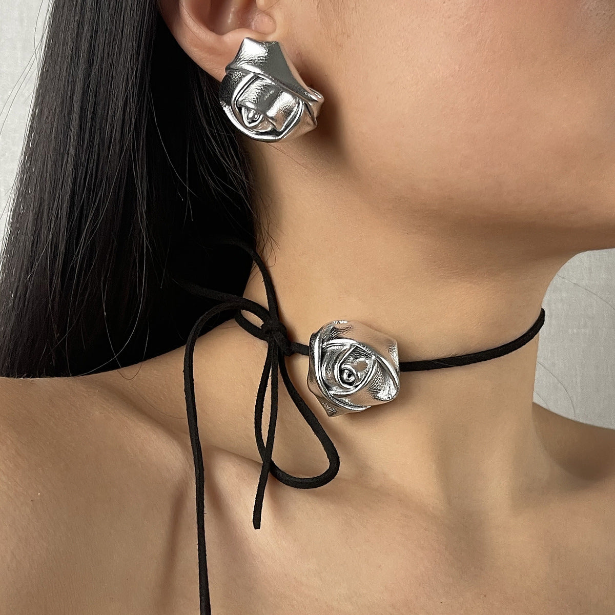 Juego de collar y pendientes con colgante de rosa floral estilo Ins con detalles de cuero de PU y acabado chapado para mujer