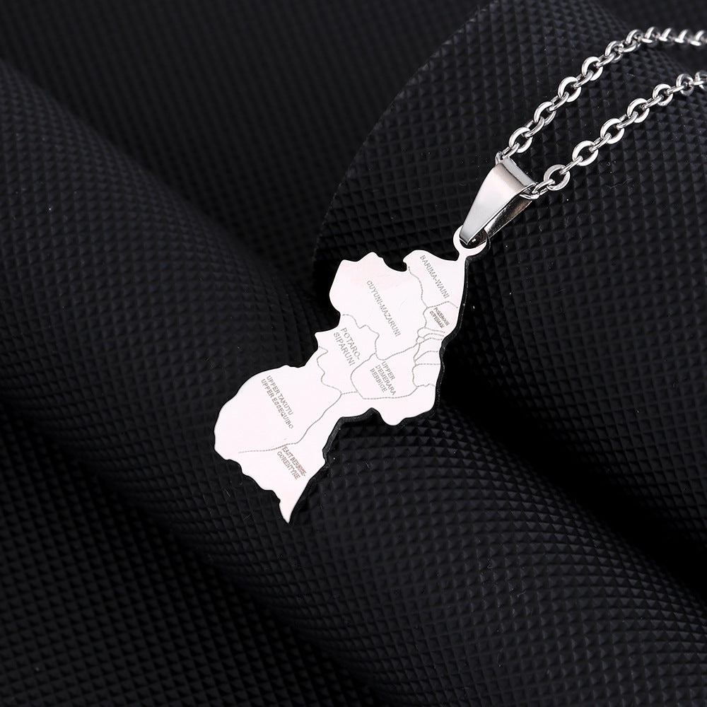 Collar con Colgante Geométrico Étnico en Acero Inoxidable con Dije de Acero de Titanio y Acabado Galvanizado en Cadena Tipo O para Uso Unisex