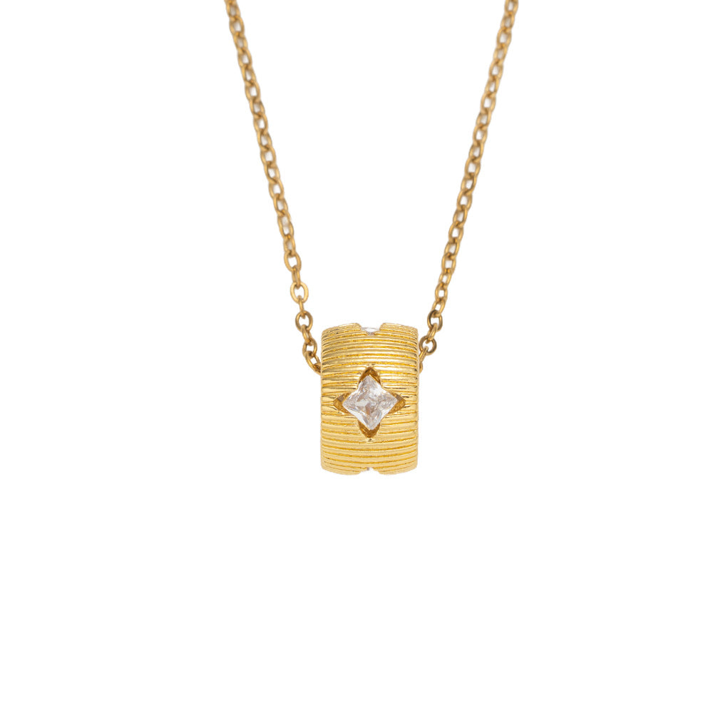 Collana da donna minimalista a forma di stella in acciaio al titanio placcato oro con intarsio di zirconi