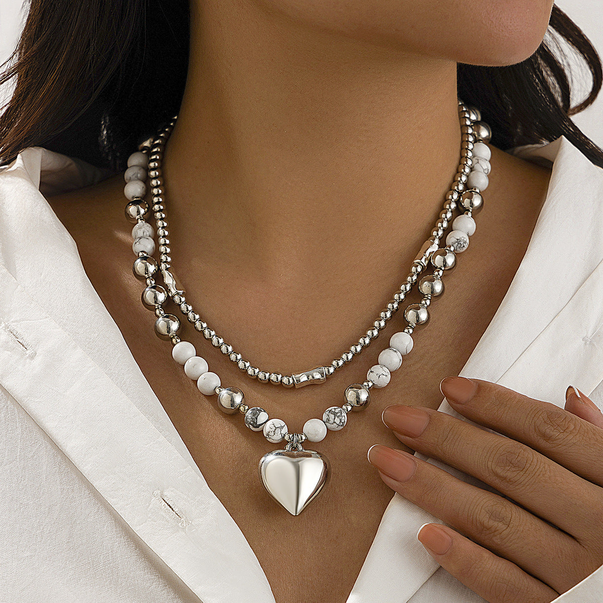 Collana con ciondolo a cuore minimalista con ciondolo in lega placcata e delicata catena per clavicola