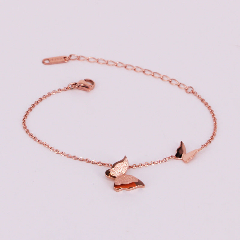 Bracciale da donna in acciaio al titanio a forma di farfalla con finitura opaca e placcatura, accessorio di moda fatto a mano