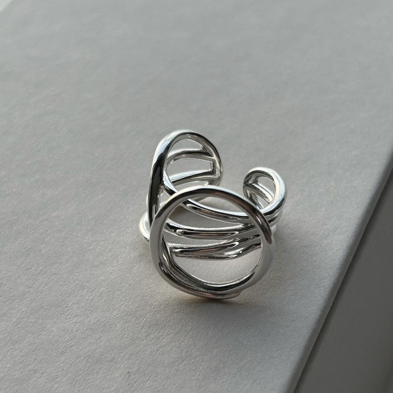 Anello Geometrico Rotondo Minimalista in Argento Sterling 925 per Donna