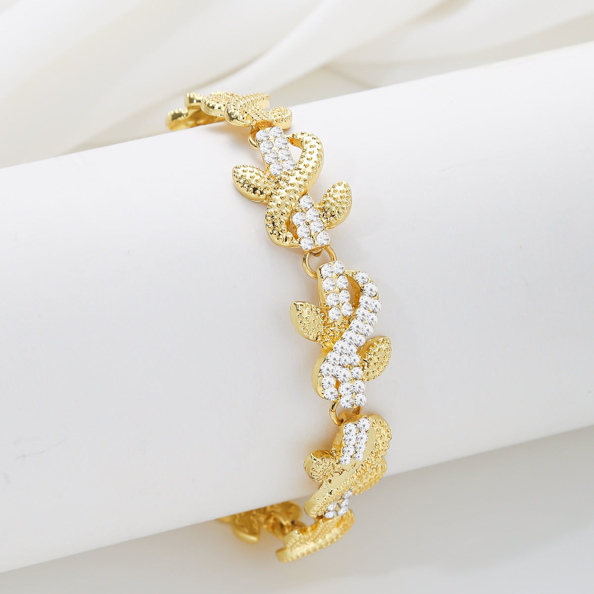Minimalist Leaf and Diamond-Shaped Rhinestone-Encrusted Zinc Alloy Bracelet for Women and Men