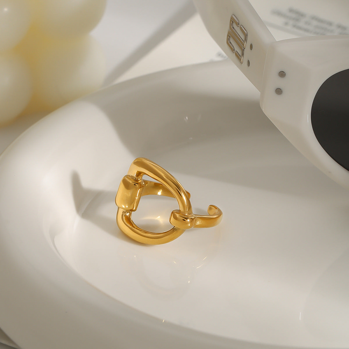Anillo de Acero Inoxidable Chapado en Oro de 18K con Diseño Geométrico Cuadrilátero para Mujer