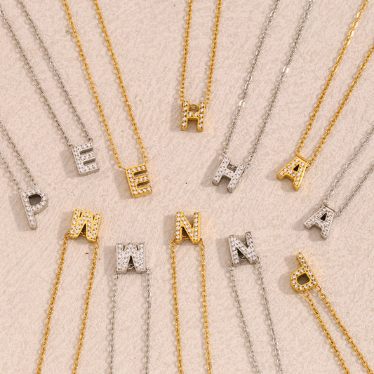 Collar con colgante de letra minimalista para mujer, de acero inoxidable con chapado en oro de 18 quilates e incrustaciones de diamantes de imitación