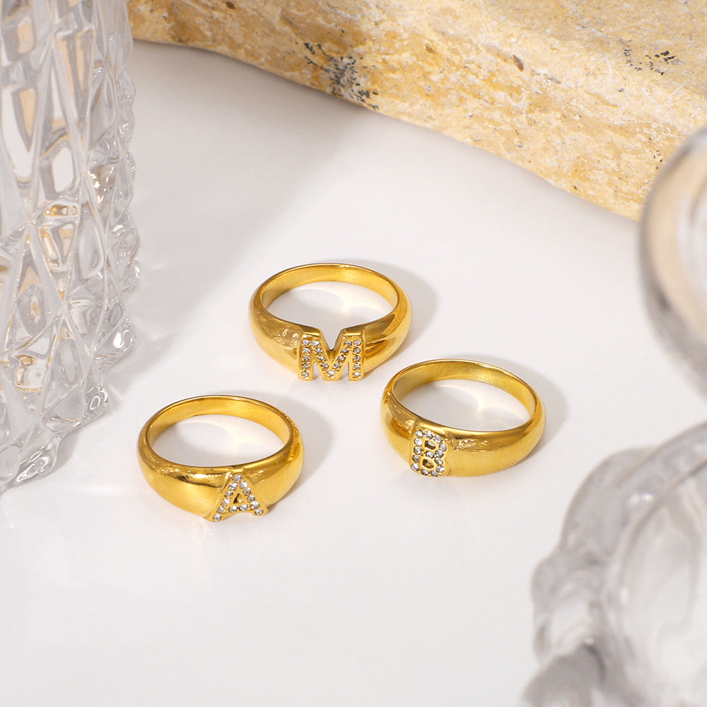 Anello minimalista geometrico da donna in acciaio inossidabile con placcatura in oro 18 carati e zirconi micro-pavé