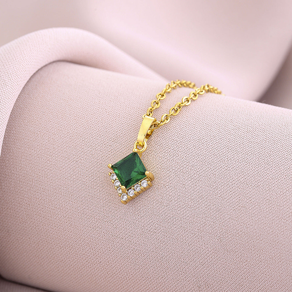 Elegante Collana Pendente Smeraldo Geometrico da Donna in Rame con Finitura Placcata, Collana a Catena Minimalista a Girocollo