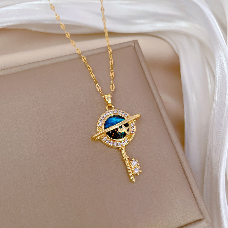 Collana con ciondolo a luna geometrico minimalista per uomo e donna, catena in acciaio inossidabile con strass.