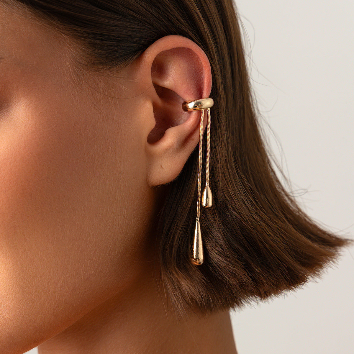 Minimalist Teardrop Plated Zinc Alloy C-Shaped Ear Cuff with Tassel Chain for Women