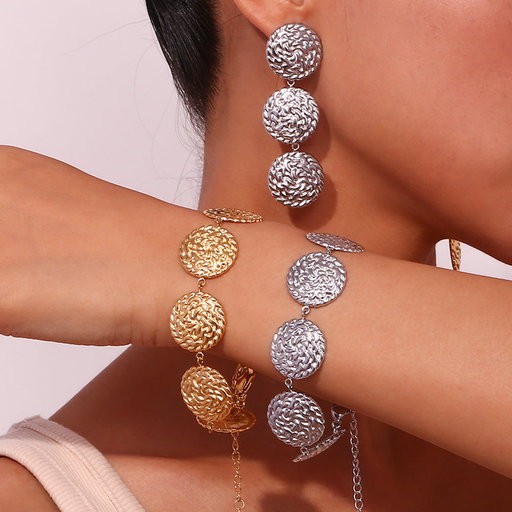 Pulsera redonda minimalista geométrica de acero inoxidable bañada en oro de 18K con textura martillada para mujer