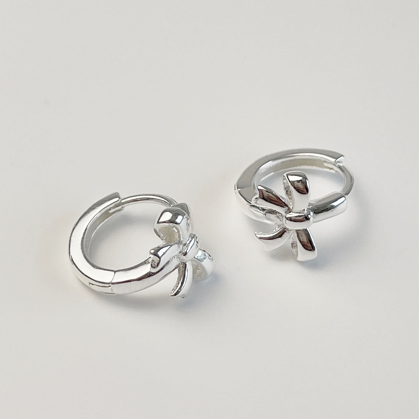 Minimalist Elegant 925 Sterling Silver Teardrop Inlaid Pearl Earrings for Women