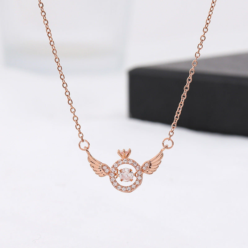 Collar minimalista con colgante de ala de ángel vintage para mujer en acero de titanio con incrustaciones de diamantes de imitación y acabado chapado en cadena de bola