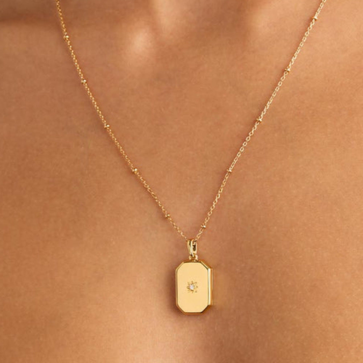 Fashionable Bow-Shaped Pendant Necklace with Gold Plated Copper, Adjustable Toggle Clasp, Butterfly Motif, Unisex Design