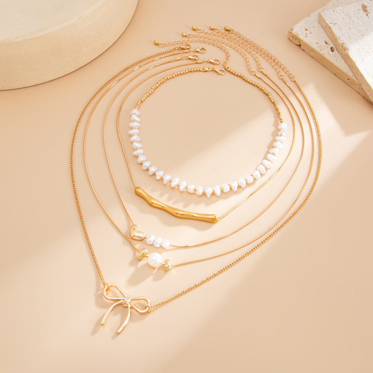 Sweet Baroque Imitation Pearl Bow Pendant Layered Necklace Alloy Plated Choker for Women