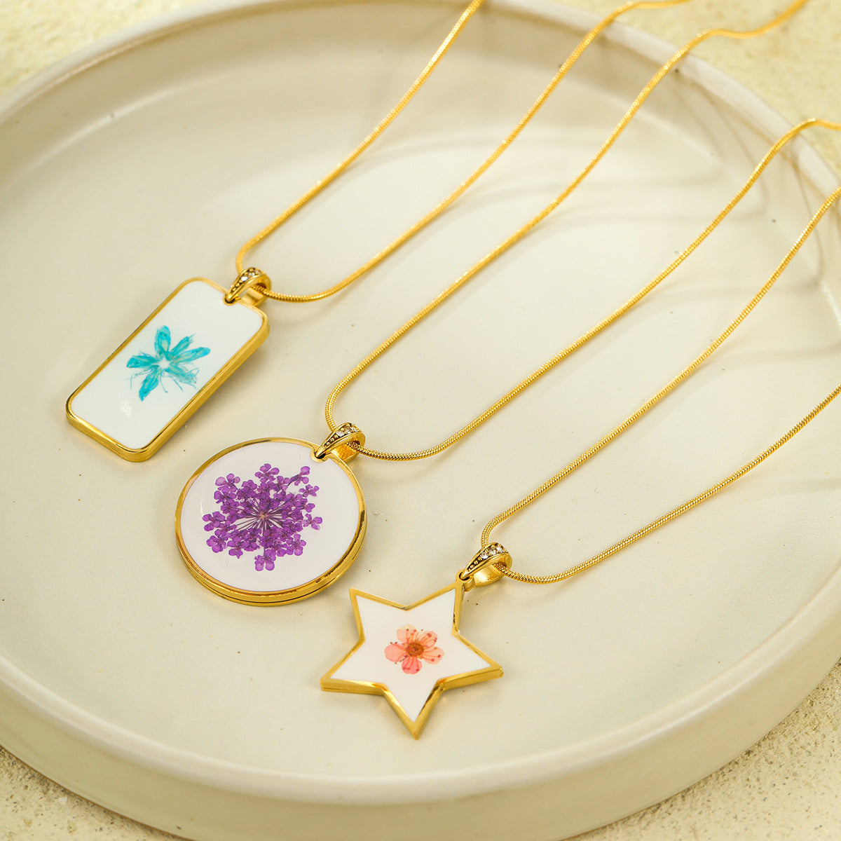 Minimalist Geometric Five-Point Heart Resin Enamel Pressed Dried Flower Pendant Necklace in Stainless Steel
