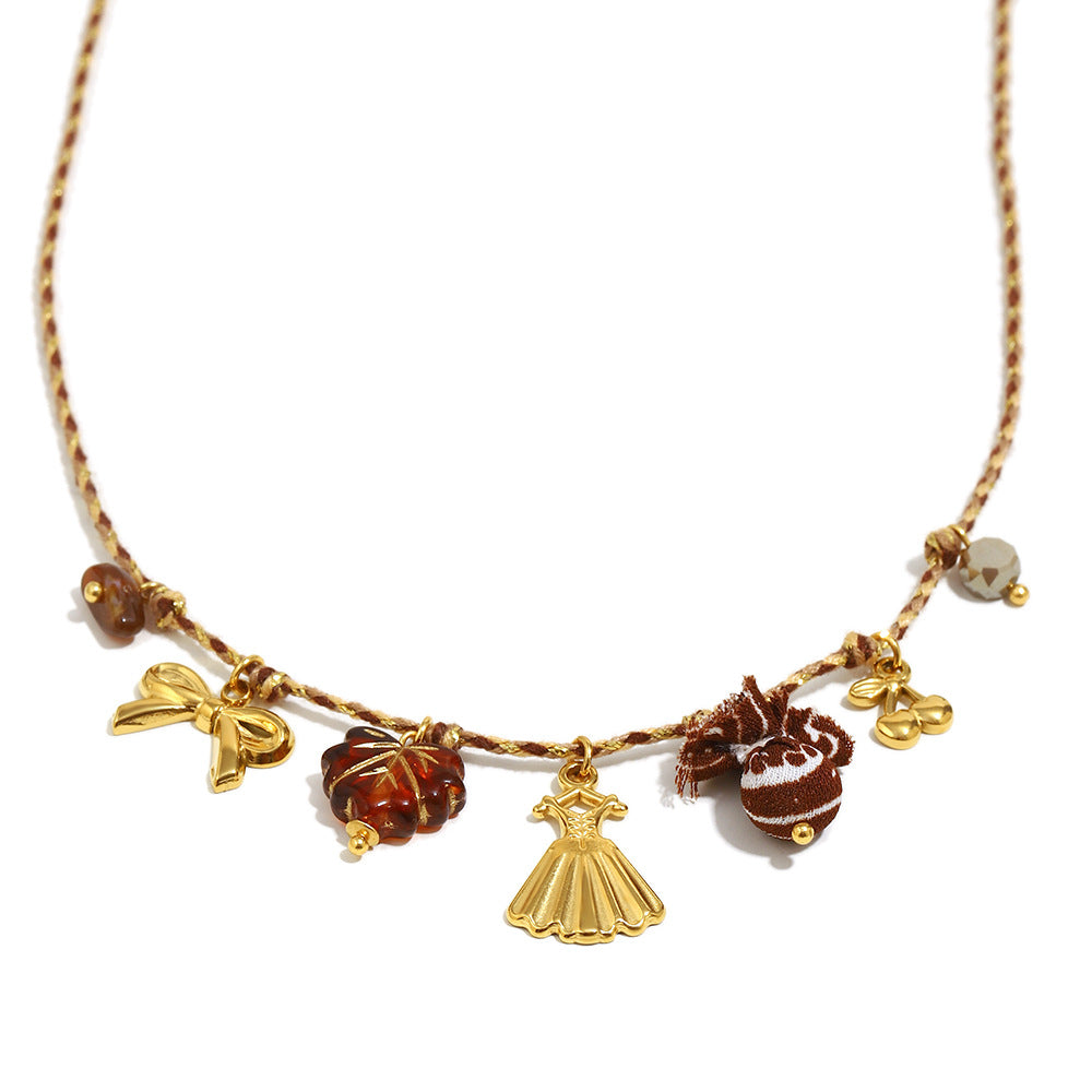 Elegante collana con ciondolo a cuore fatto a mano in acciaio inossidabile con placcatura in oro 18 carati, catena in corda di cotone e dettaglio floreale