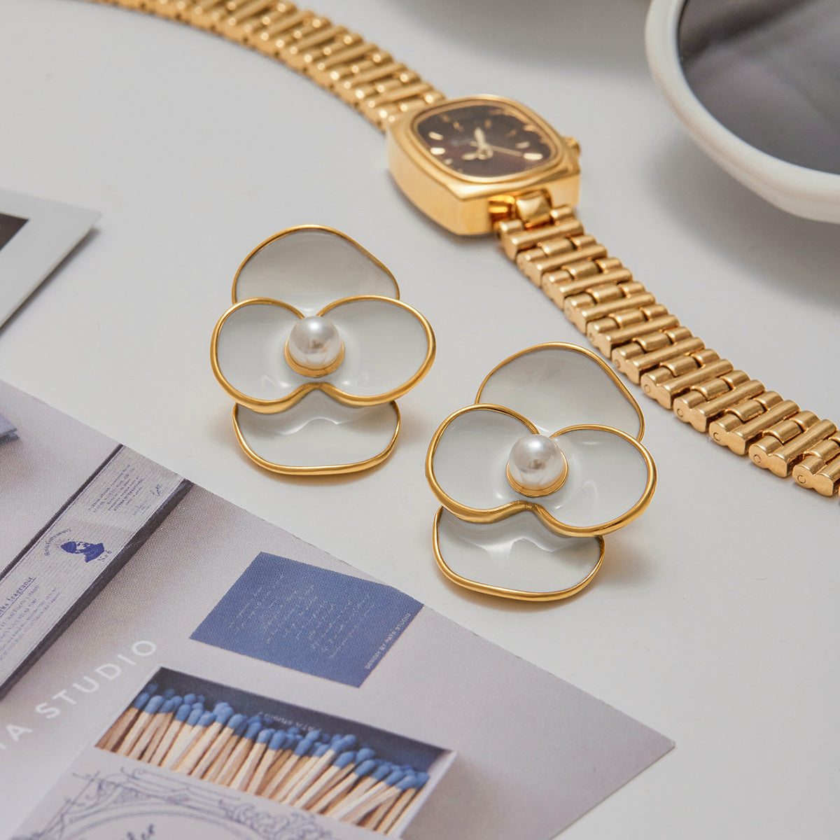 Orecchini da donna in acciaio inossidabile con motivo floreale geometrico e finitura smaltata, orecchini di lusso, minimalisti e alla moda
