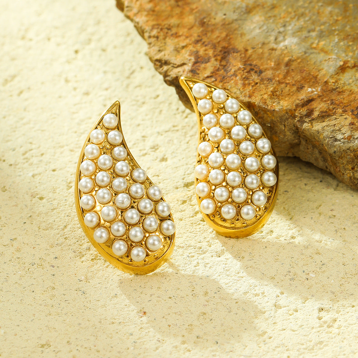 Pendientes de acero inoxidable con forma de gota de agua estilo vintage, chapados en oro de 18 quilates y con perlas incrustadas