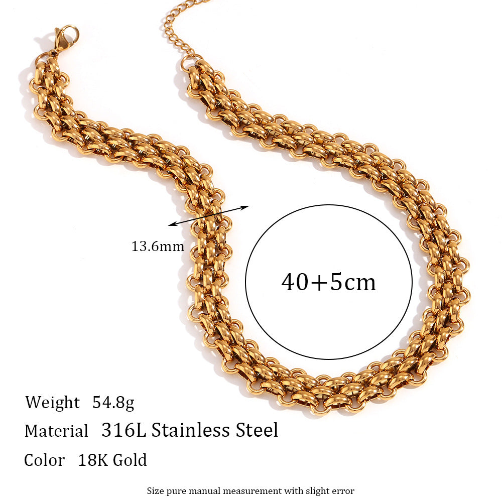 Collana Artigianale Minimalista Geometrica Placcata Oro 18K in Acciaio Inossidabile con Catena Intrecciata a Tre Strati