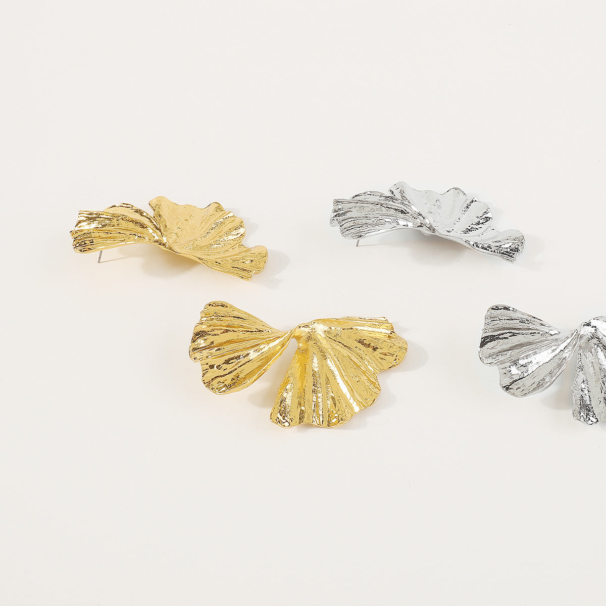 Pendientes de Hoja de Ginkgo Geométricos Dulces y Atrevidos de Aleación con Acabado Galvanizado para Mujer
