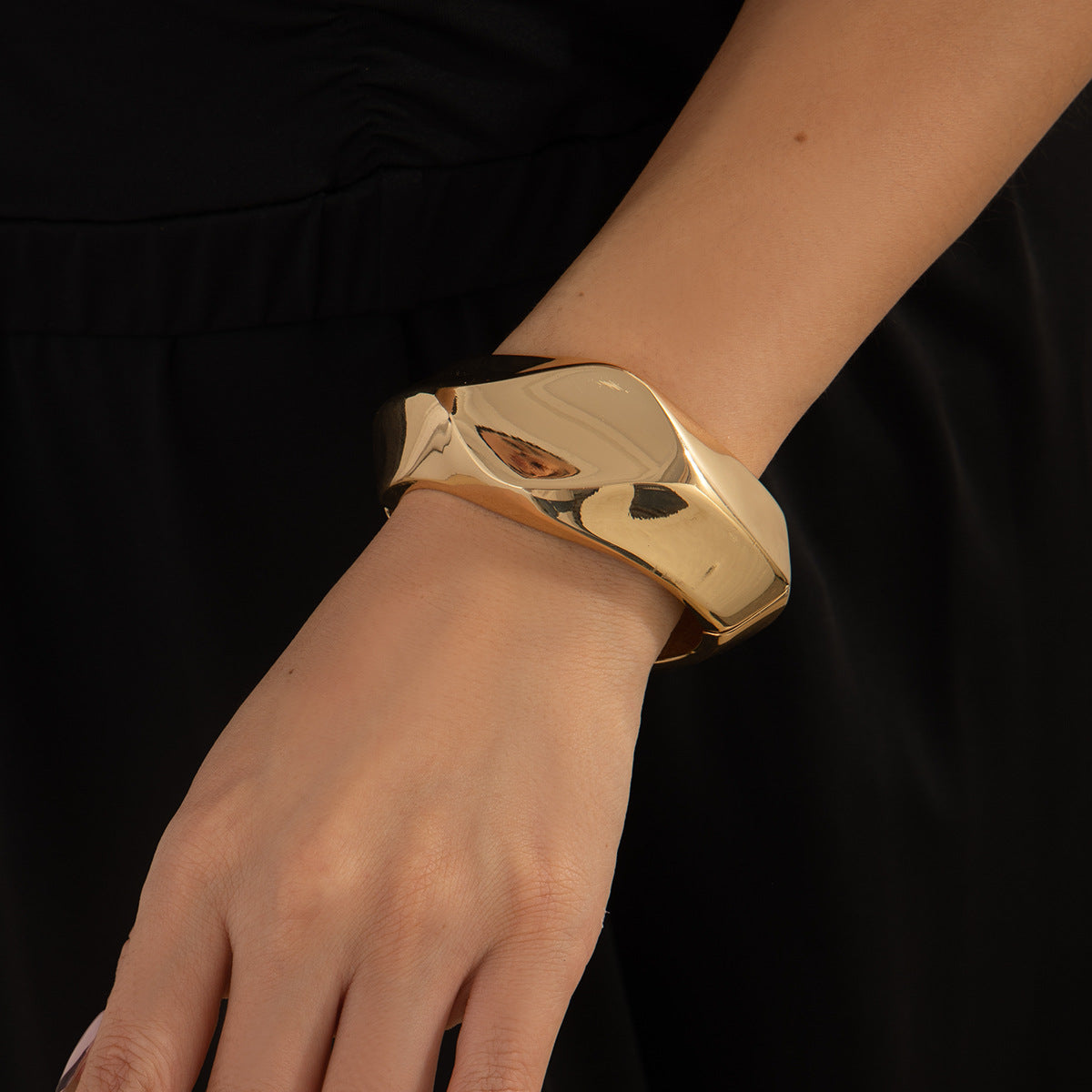 Streetwear Geometric Alloy Plated Bangle Bracelet