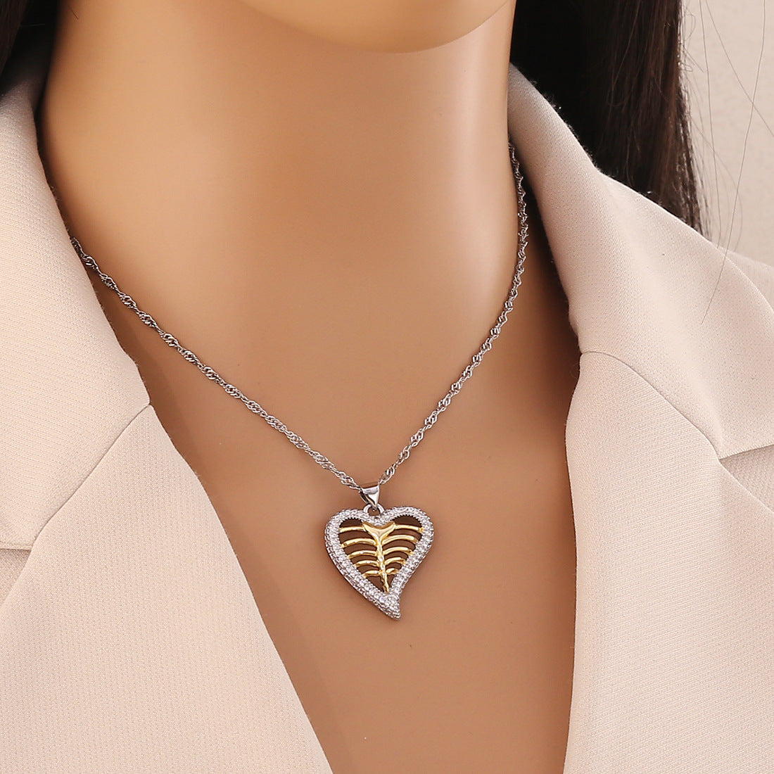 Fashionable Heart-Shaped Copper Pendant Necklace with Gold-Tone Accents for Women