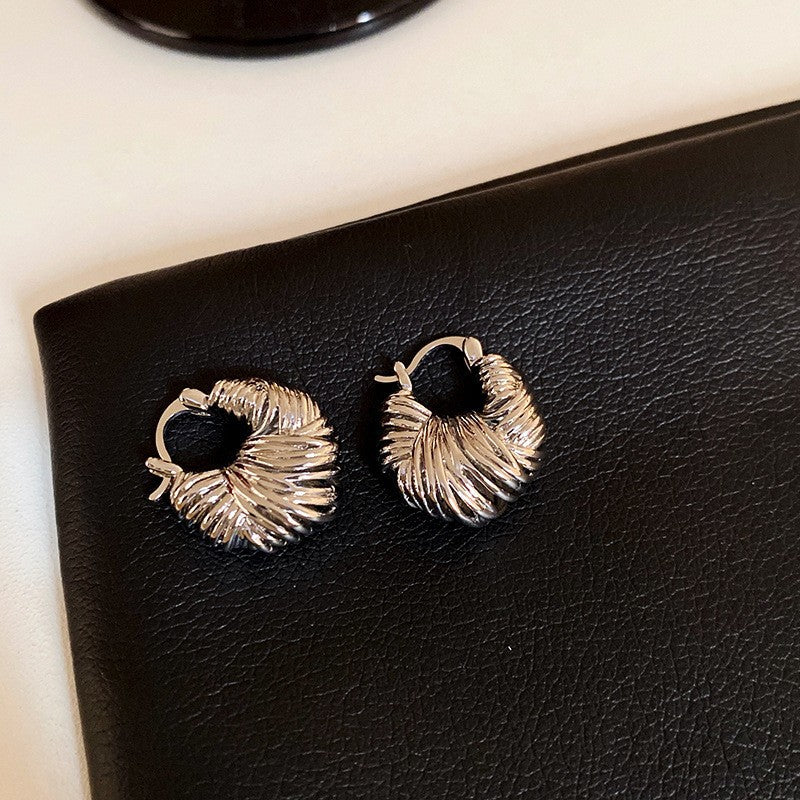 Aretes Geométricos Minimalistas de Cobre con Acabado Chapado para Mujer Pendientes Modernos y Versátiles