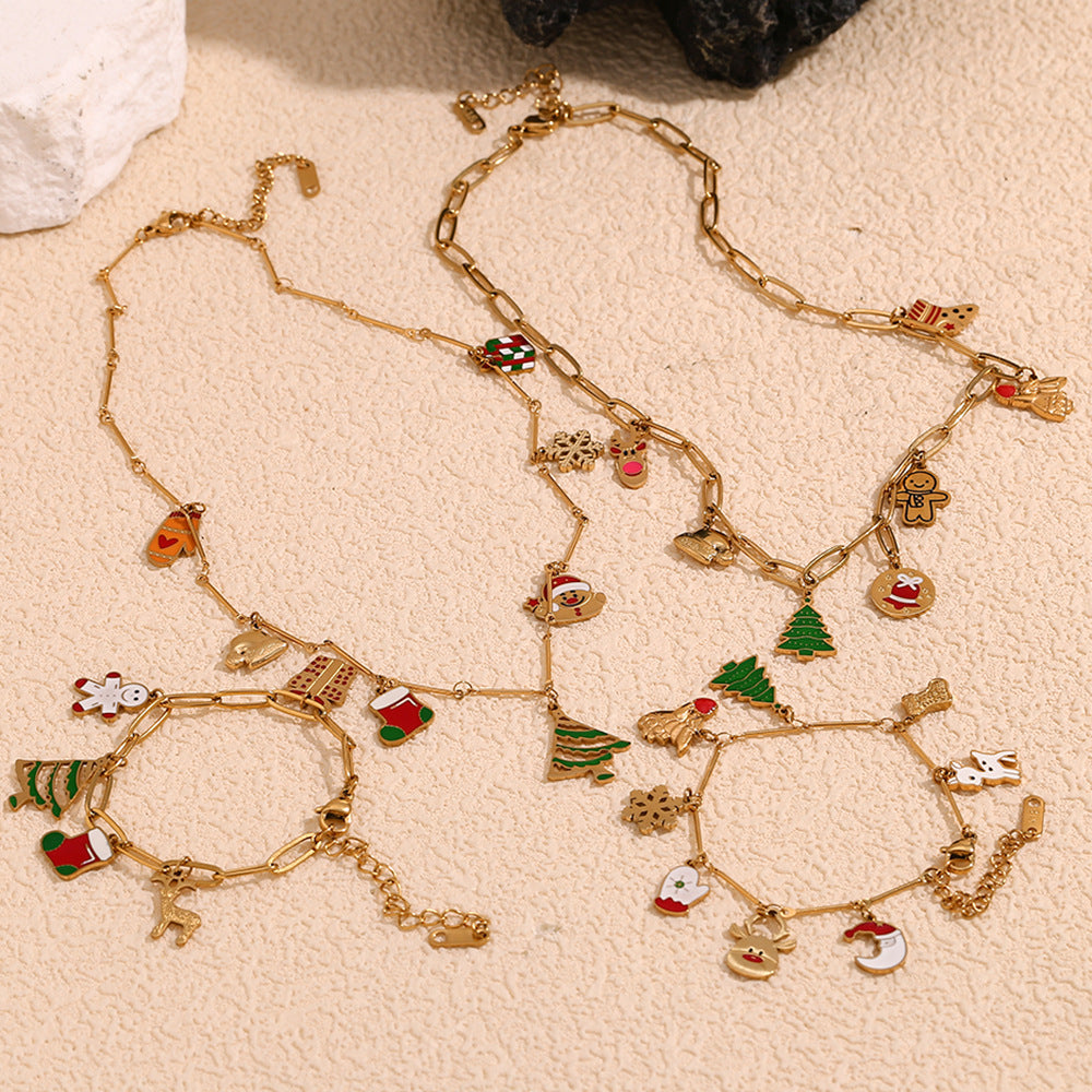 Collana con ciondolo a cartone animato natalizio carino da donna, in acciaio inossidabile con placcatura in oro 18 carati, catena a serpente con motivi a fiocco di neve, renna e campanella di Babbo Natale