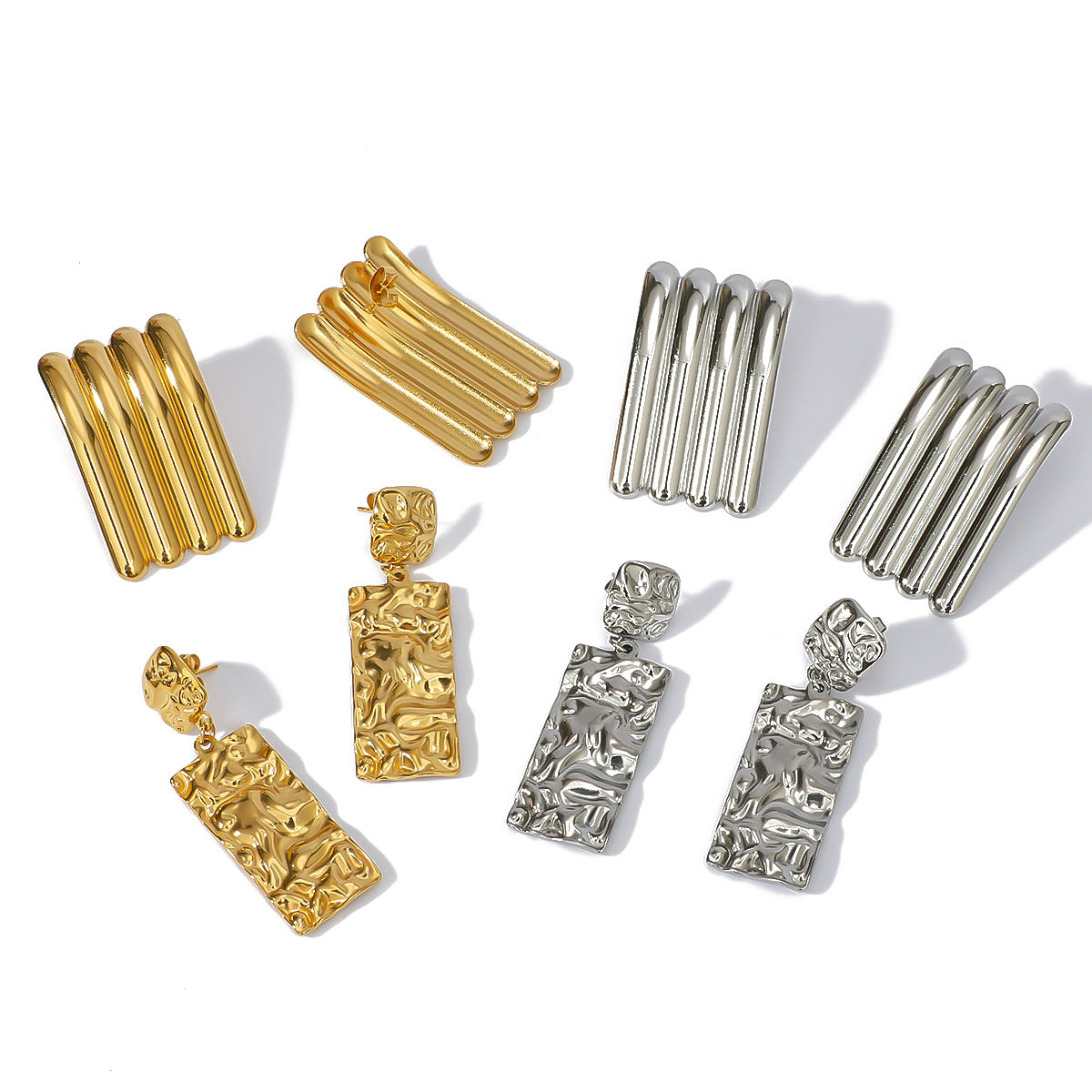 Orecchini da donna minimalisti geometrici in acciaio inossidabile con texture a tripla onda e placcatura in oro 18 carati