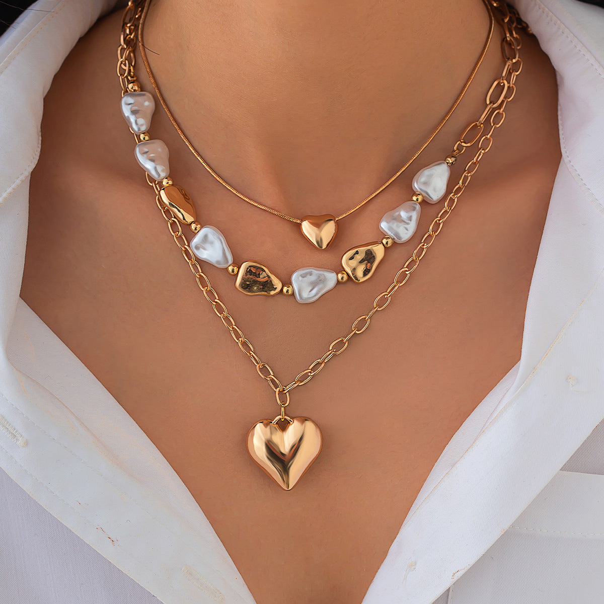 Minimalist Fashion Heart-Shaped Pendant Necklace with Tassel Accents, Plated Copper and Iron Chain, Imitation Pearl Accent, Women's Layered Neckwear
