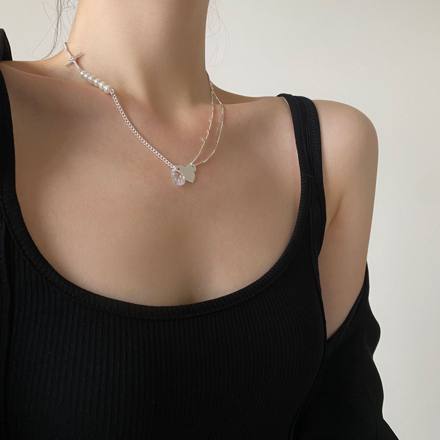 Irregular Heart-Shaped 925 Sterling Silver Necklace with Pearl and Zircon Accents, Minimalist and Fresh Sweet Style
