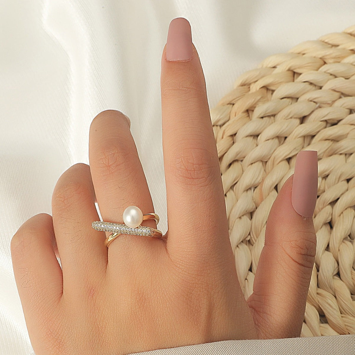 Anillo de cobre con incrustaciones de perlas geométricas, minimalista y a la moda, para mujer con banda abierta ajustable