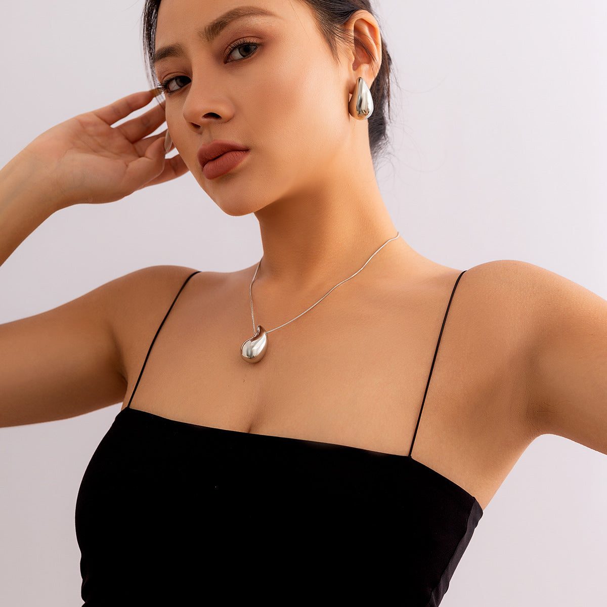Minimalist Punk Plated Alloy Teardrop Pendant Necklace Snake Chain for Women