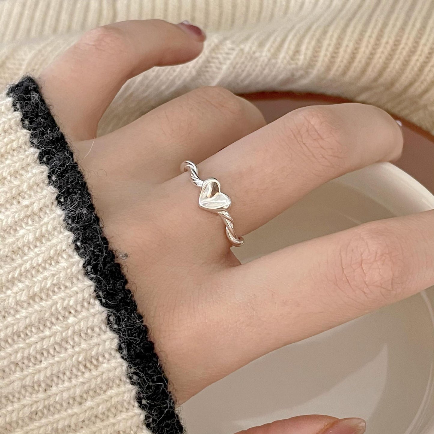 Minimalist Heart-Shaped 925 Sterling Silver Ring with Twisted Wire Detail for Women